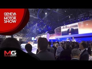 [2016 제네바모터쇼] 폭스바겐 신차 발표 중 디젤게이트 항의자 난입…"코미디니까 좀 봐주세요"