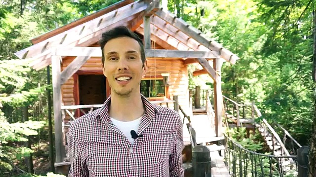Tiny Tree House with Hanging Bridge Makes Off Grid Living Fun!