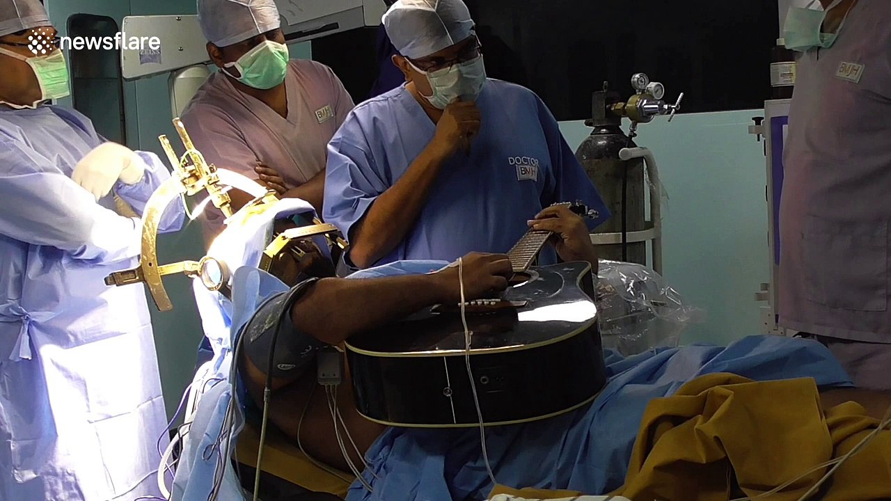 Amazing moment musician plays guitar during brain surgery