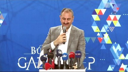“Biz Yapmaya Geliyoruz Diyoruz, Birileri Kazma Kürekle Yıkmak İçin Geliyor”