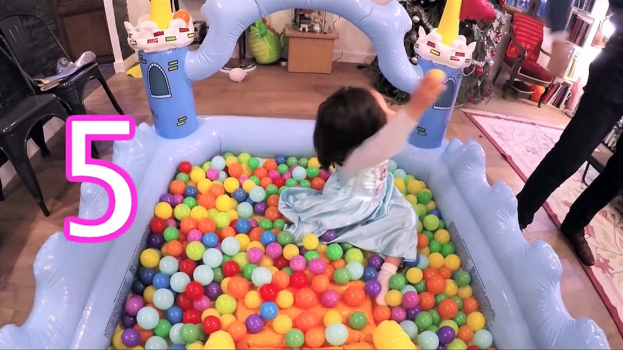 PISCINE à BALLES & CADEAUX SURPRISES cachés - JEU FUN - Il faut les retrouver !