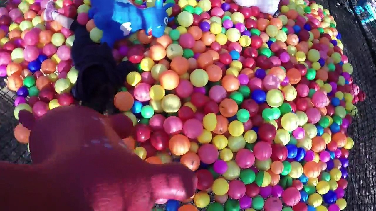 PISCINE à BALLES & TOBOGGANS dans la TOILE d'ARAIGNÉE GÉANTE au PARC AVENTURE FLOREVAL - Démo Jouets