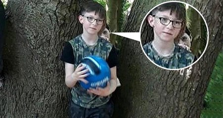 Parkta Çektiği Fotoğraflara Bakan Anne, Oğlunun Arkasındaki Suratı Görünce Dehşete Düştü