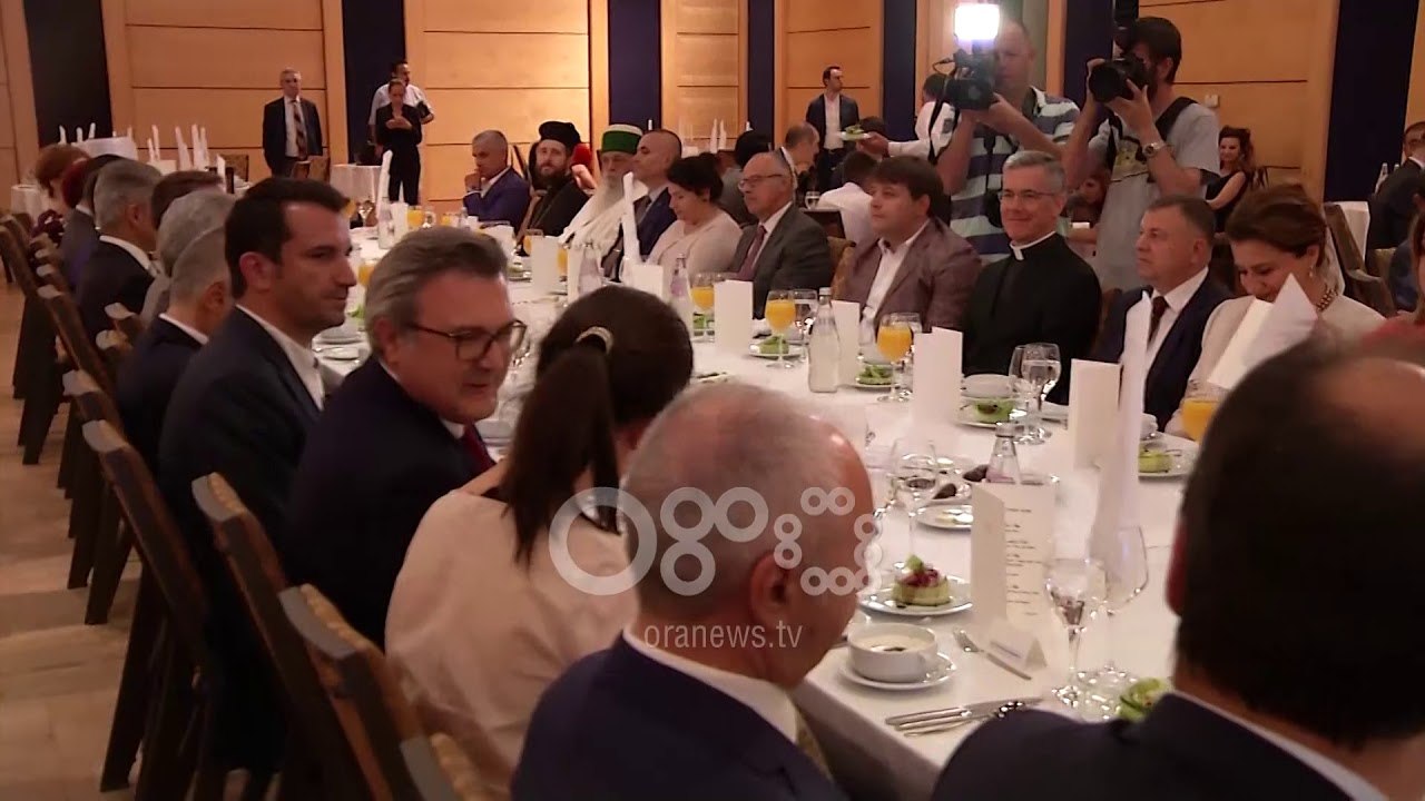 Ora News - Ambasada turke shtron iftar: Të lutemi për tokat ku ka konflikt, për palestinezët