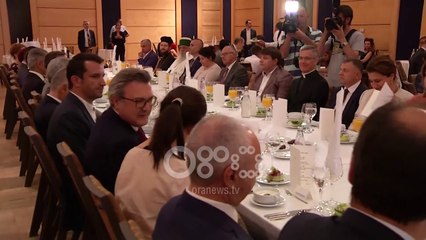 Ora News - Ambasada turke shtron iftar: Të lutemi për tokat ku ka konflikt, për palestinezët
