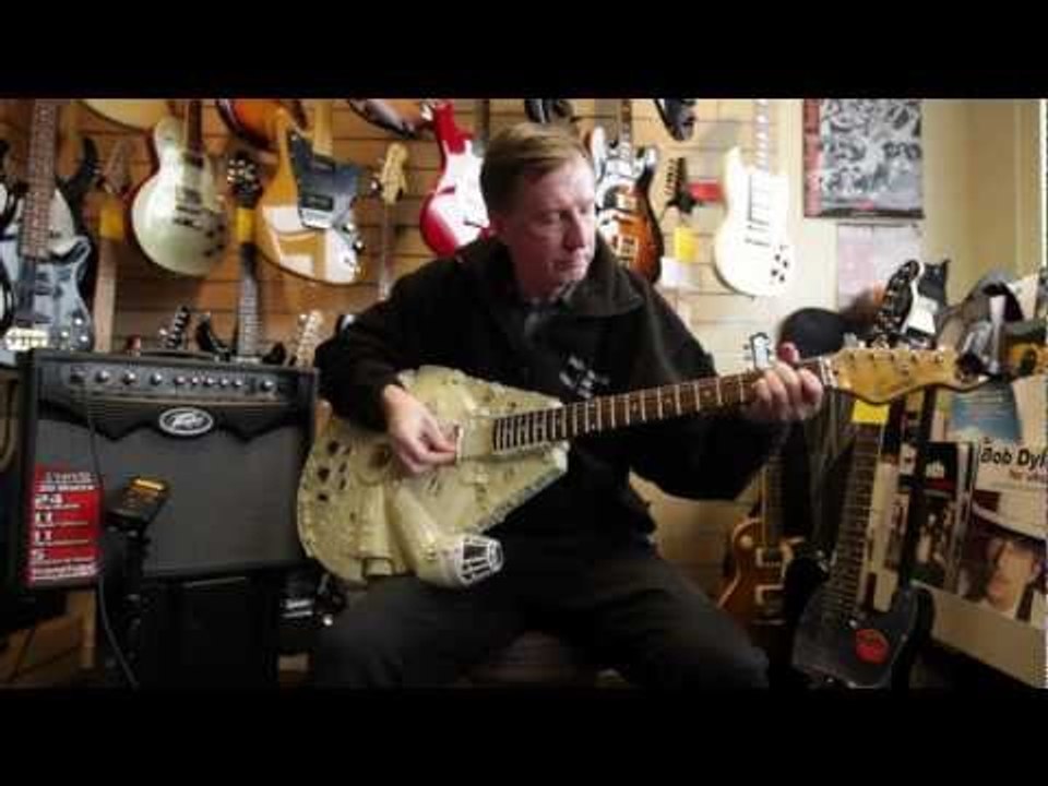 Star Wars Millennium Falcon turned into working guitar