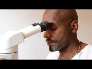 Willard Wigan makes the smallest handmade sculpture in history