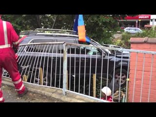 Recovery of a Volvo 4x4 that crashed into back gardens in Lincoln