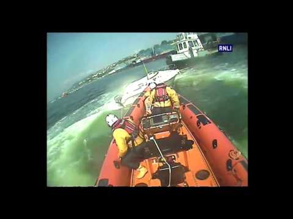 Dramatic moment a lifeboat crew lasso speedboat