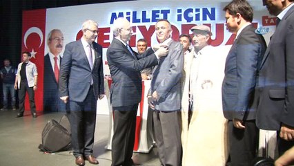 Kılıçdaroğlu Gaziler, Şehit, Dul ve Yetimleri Derneği'ni ziyaret etti