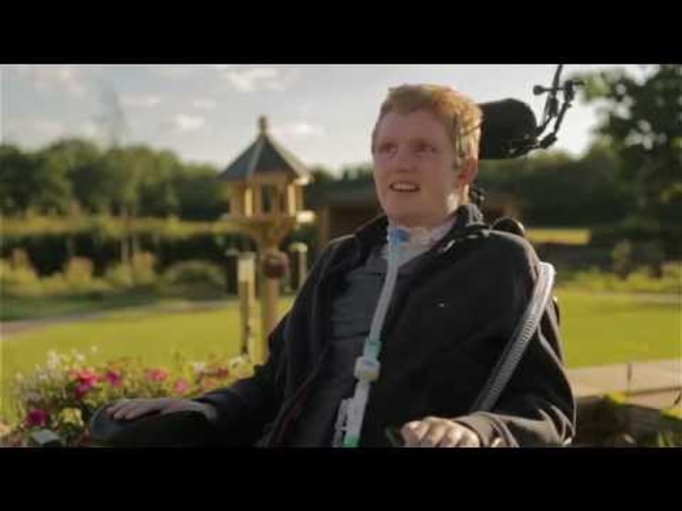 A Tetraplegic Man Becomes The First Person In The World To Walk Again Thanks To Robotic Legs