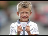 Eight-year-old carries around cards to explain his ADHD to judgmental onlookers