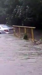 Une voiture emportée par les flots à Trooz