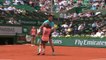 Roland-Garros 2018 : Aïe !! Collision entre Dzumhur et un ramasseur !