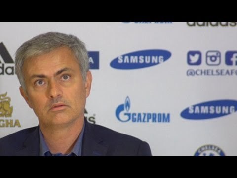 Jose Mourinho Hilariously Mocks 'Man In Charge Of The Floodlights' & Has A Go At Chelsea Fans!