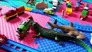 Thomas e seus amigos com HotWheels e dinossauros