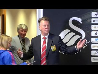 Swansea City 2-1 Man Utd - Louis van Gaal Storms Out Of Presser After Transfers Questions