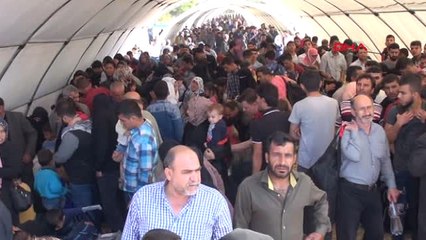 Kilis'te Suriyelilerin Bayram Geçişi Yoğunluğu