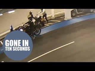 Gang of young thieves steal motorcycle in less than TEN seconds
