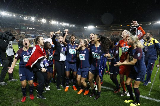 Joie et réactions des Parisiennes !