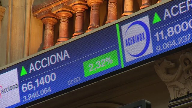 El Ibex 35 amplía las ganancias tras la moción