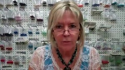 Make a leather bracelet with Regaliz components.