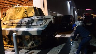 Tiger II starting, unloading and driving - Rétromobile new