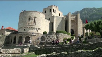 Ora News - Historia dhe traditat e Krujës tërheqin vëmendjen e të huajve