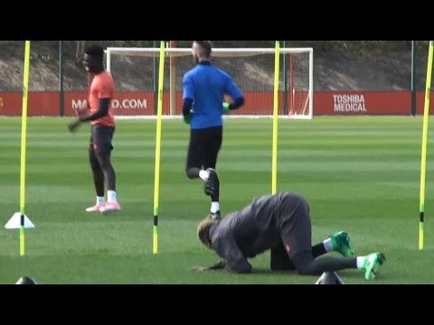 Man Utd Train Ahead Of Europa League Semi-Final - Pogba Slips - Smalling, Jones & Bailly Return