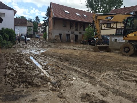 Orage en Alsace : le village de Gougenheim dans la boue