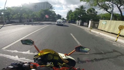 Vigilante motorcyclist steals taxi driver's cigarette