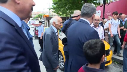 BBP Genel Başkanı Destici taksi durağında taksicilerle sohbet etti - ANKARA
