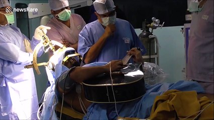 En pleine opération du cerveau, ce patient joue de la guitare