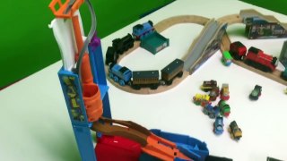 Ahoy! Mateys! Thomas Minis Foldout Train Set plus Power Trains Track