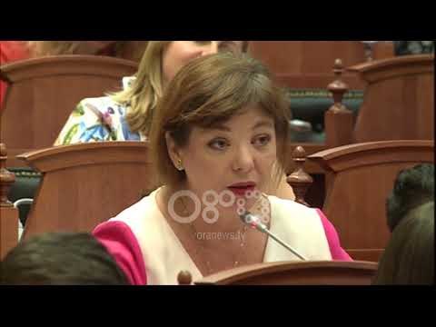 Ora News - Zëri i të rinjve nuk dëgjohet! Fëmijët: E shohim të ardhmen jashtë vendit