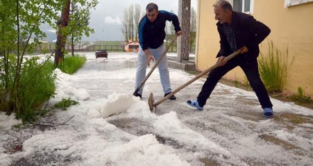 Haziran'ın İlk Gününde Sürpriz! 20 Dakika Yağdı, Her Yer Beyaza Büründü
