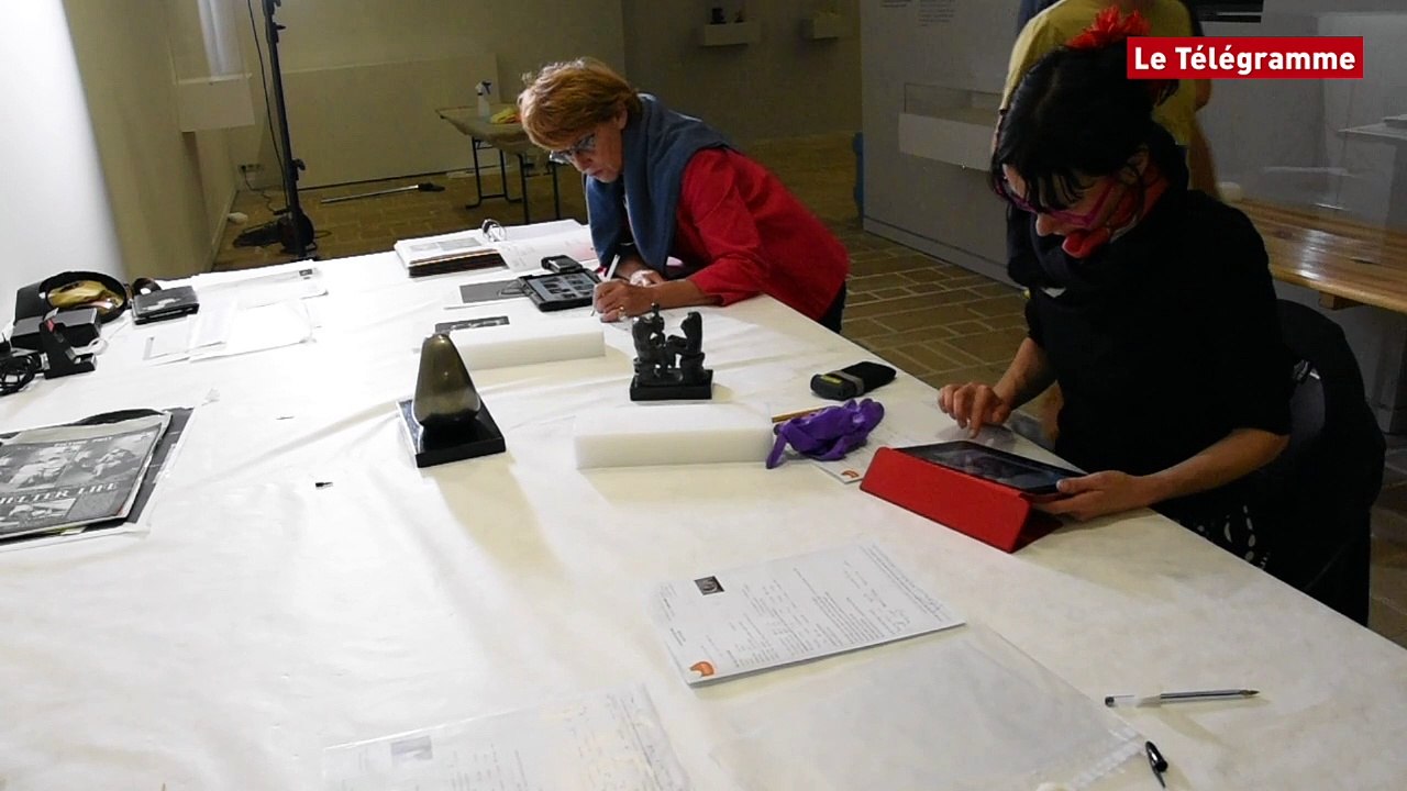 Landerneau. Fonds Leclerc : les sculptures d'Henry Moore prennent la pose.