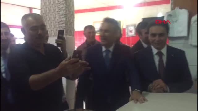 Yozgat Başbakan Yardımcısı Bozdağ Memleketi Yozgat'ta Ramazan Pidesi Pişirdi