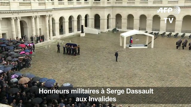 Obsèques de Serge Dassault: honneurs militaires aux Invalides