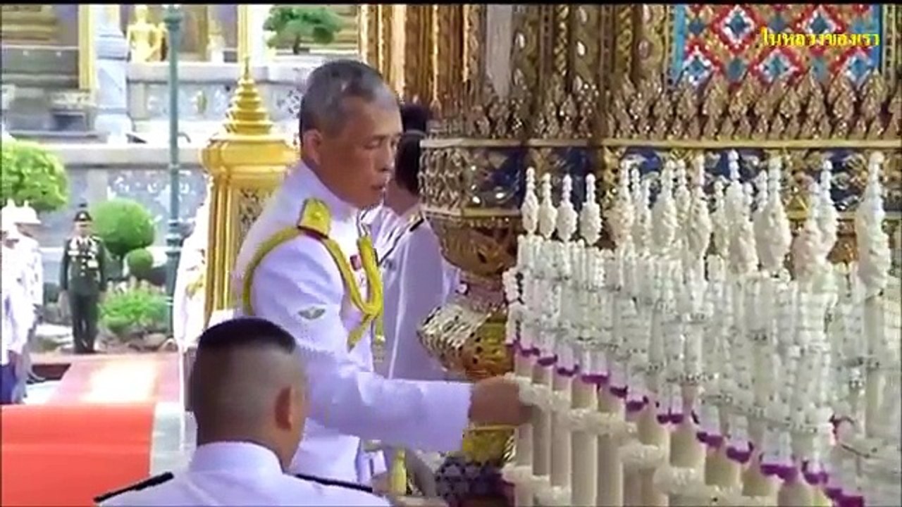 สุดอึ้ง!!! ดูกันชัดๆ ว่าหม่อมนุ้ย สุทิดา ทำอะไรใส่องค์สิริวัณฯ ในการตามเสด็จครั้งที่ผ่านมาล่าสุด!