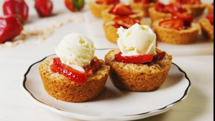 Strawberry Shortcake Has Nothing On These Strawberry Crisp Cookie Cups