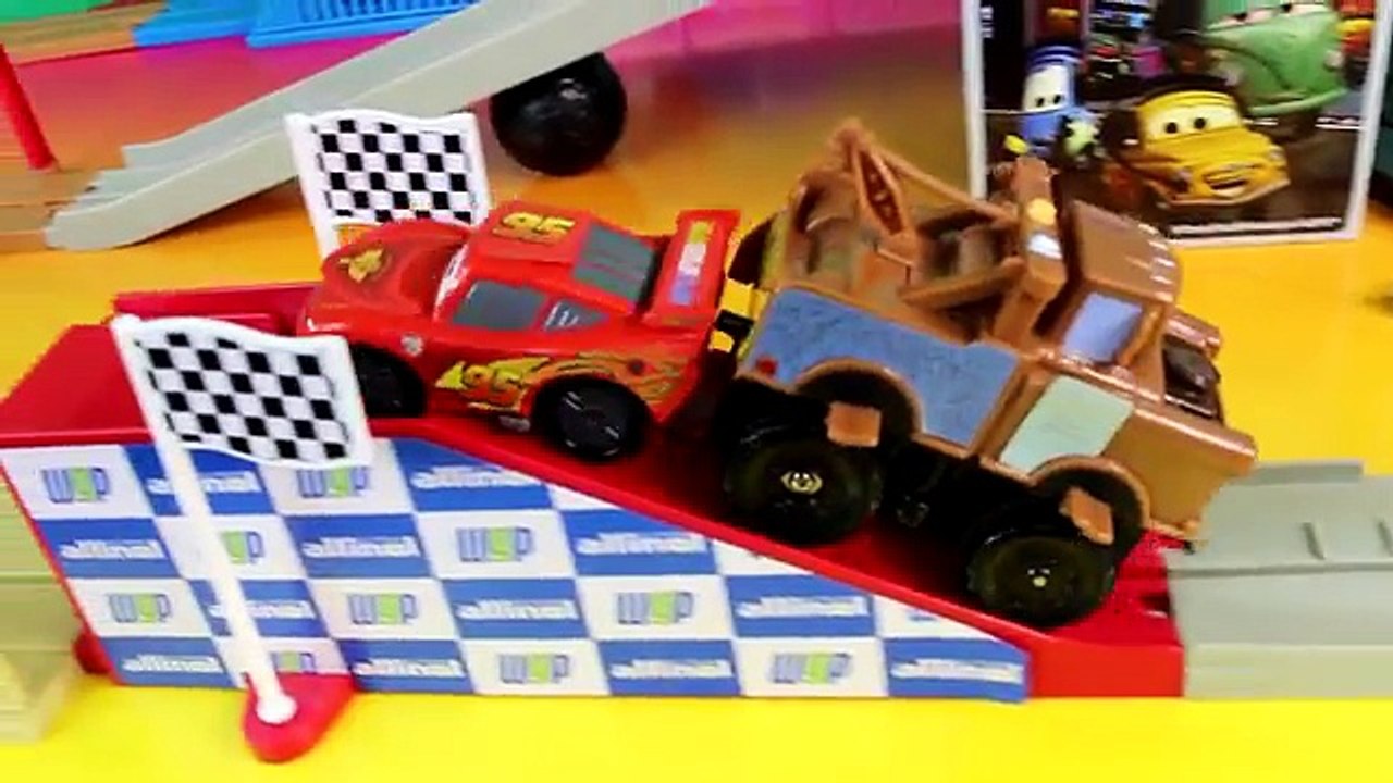 Disney Pixar Cars Takara Tomy Lightning McQueen Mack & Mater Race Around The Track