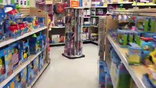 POSSIBLE TOY THIEF AVOIDS A SUPERKICK! WWE Figure CHRISTMAS SHOPPING at ToysRus