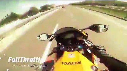 Un motard et un conducteur se lancent dans une course folle en pleine circulation.