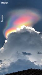 On appelle ça un Fire Rainbow ou arc-en-ciel de feu...magnifique