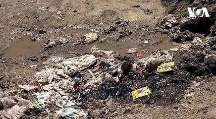 کول حشمت خان که زمانی شکارگاه شاهان و پناهگاه مرغان بود، چهارمین پارک ملی افغانستان است که اکنون به شدت آلوده شده است. این پارک در مساحت ۱۹۱ هکتار زمین در دامن