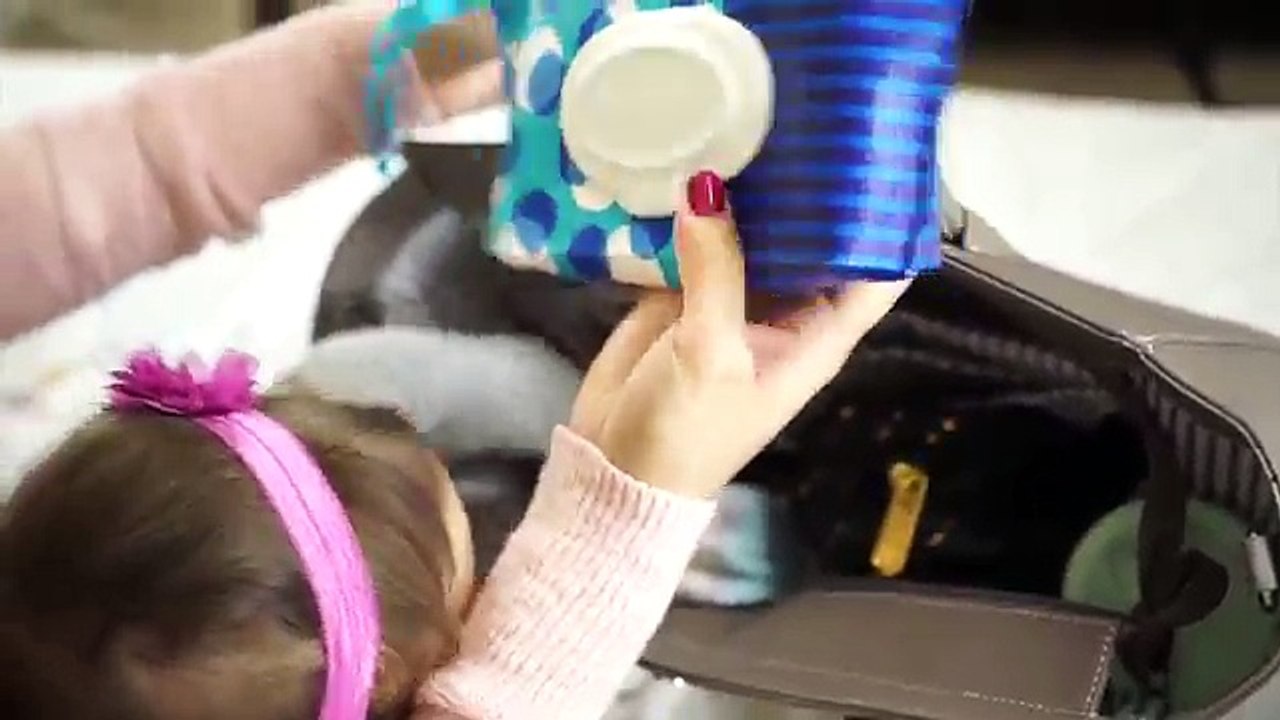 Whats In My Diaper Bag! 2016 Little Unicorn | Brookside Tote in Taupe