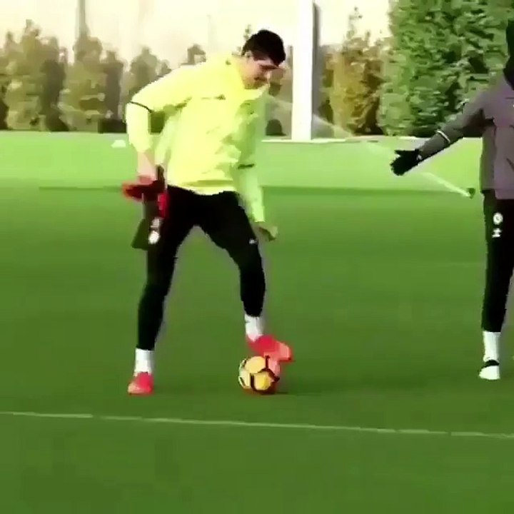 When Thibaut Courtois destroyed Diego Costa in 5 seconds