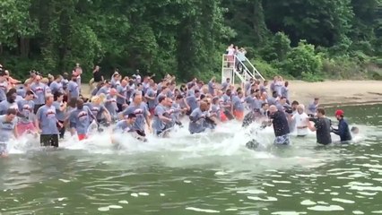 Hue Jackson jumps into Lake Erie for charity to 'cleanse' 0-16 season