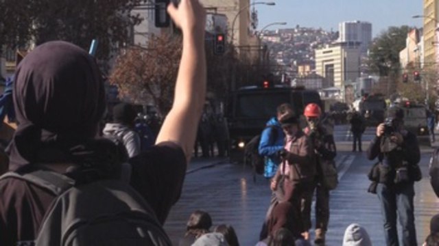 Miles de chilenos se toman los alrededores del Congreso para exigir equidad de género